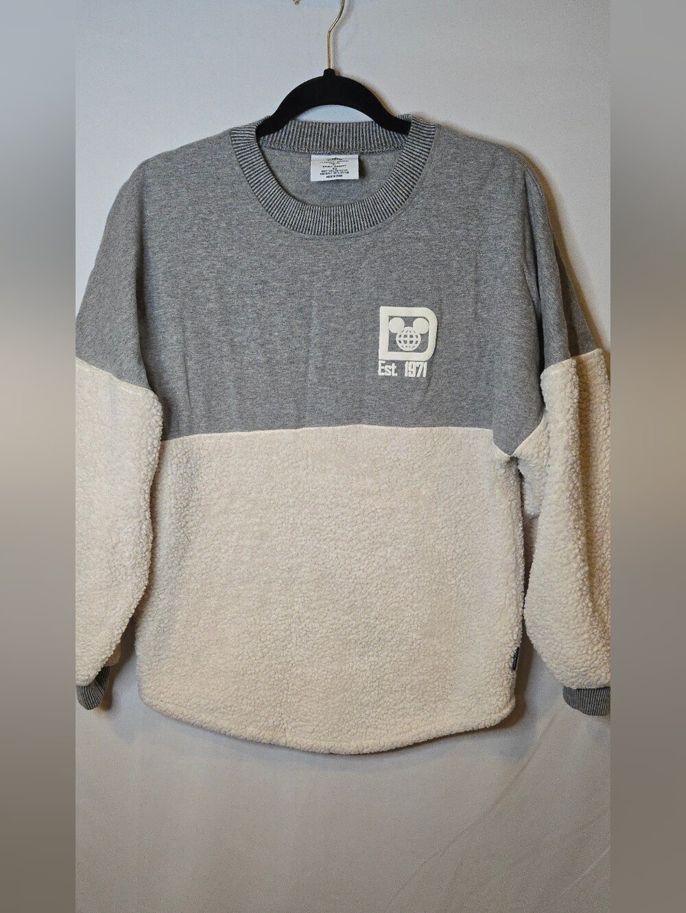 Walt Disney World Sherpa Fleece Spirit Jersey Gray Cream Crewneck Sweatshirt XS